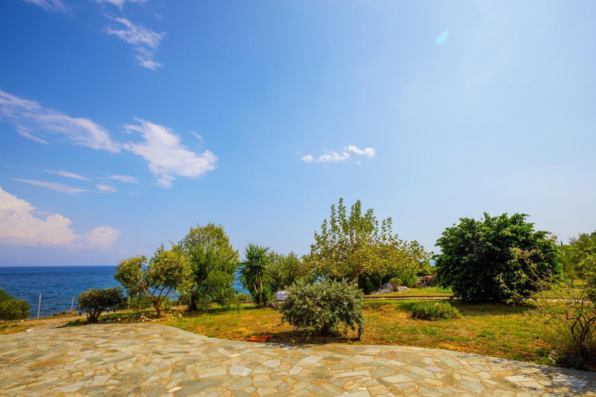 Alethea's Sea View Apartment